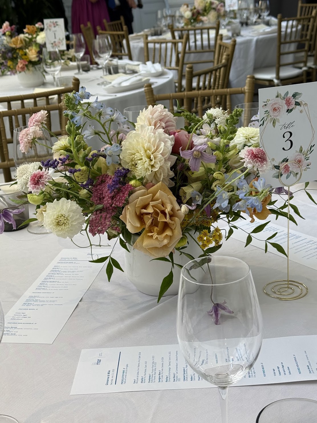 A beautifully arranged centerpiece featured local blooms and mitigating wedding flower tariffs.